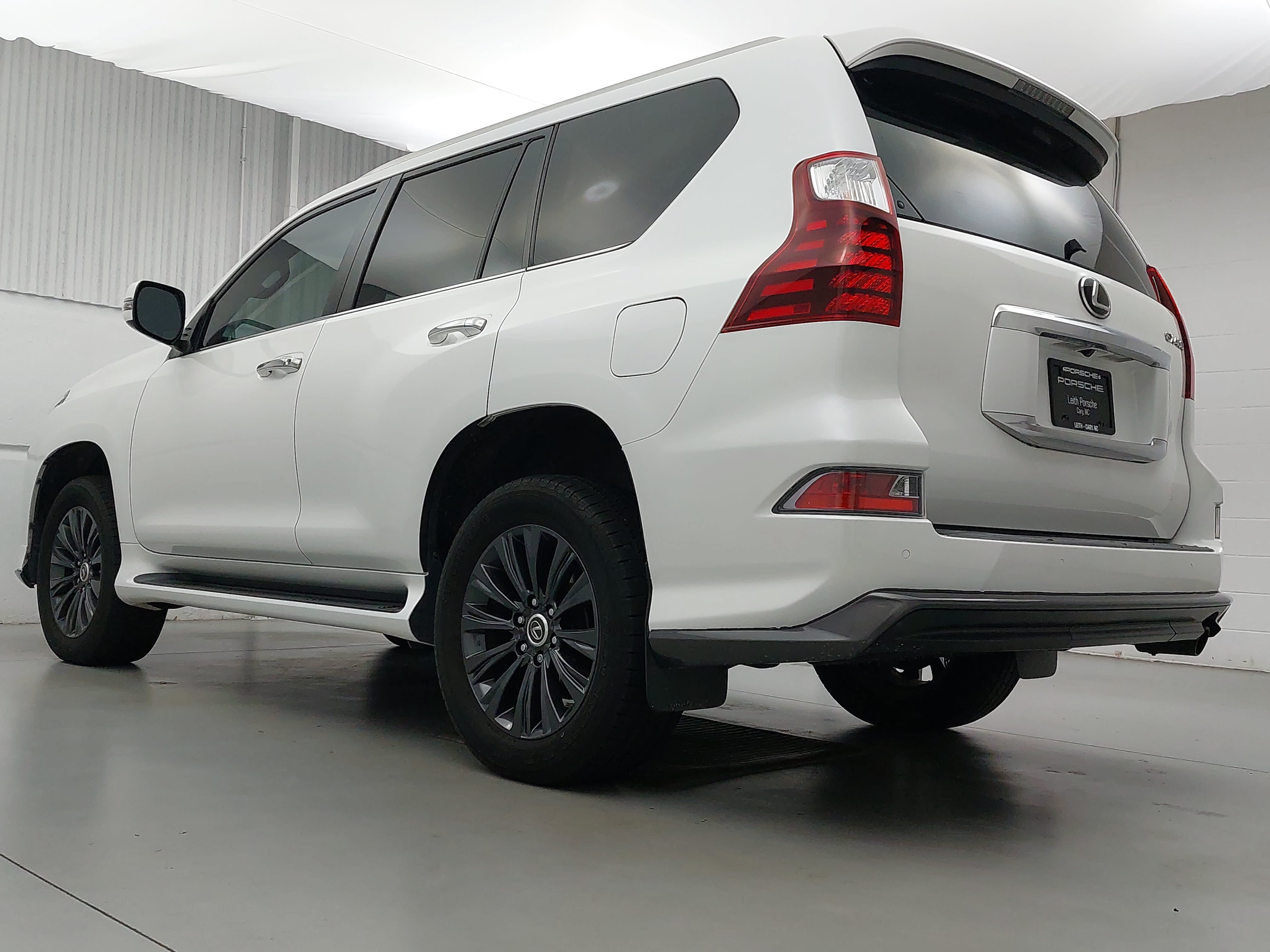 Used 2021 Lexus GX 460 Premium w/ Accessory Package AWD/4WD image 3