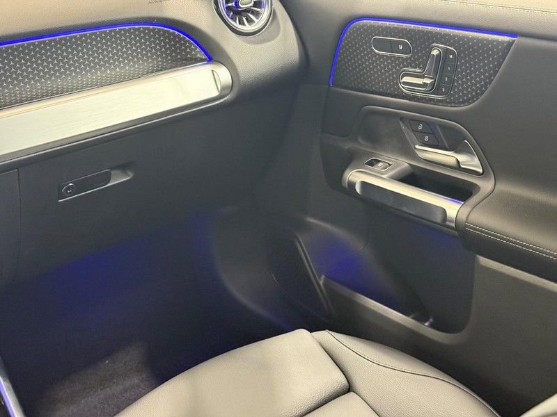 New 2025 Mercedes-Benz GLB 250 4MATIC image 9