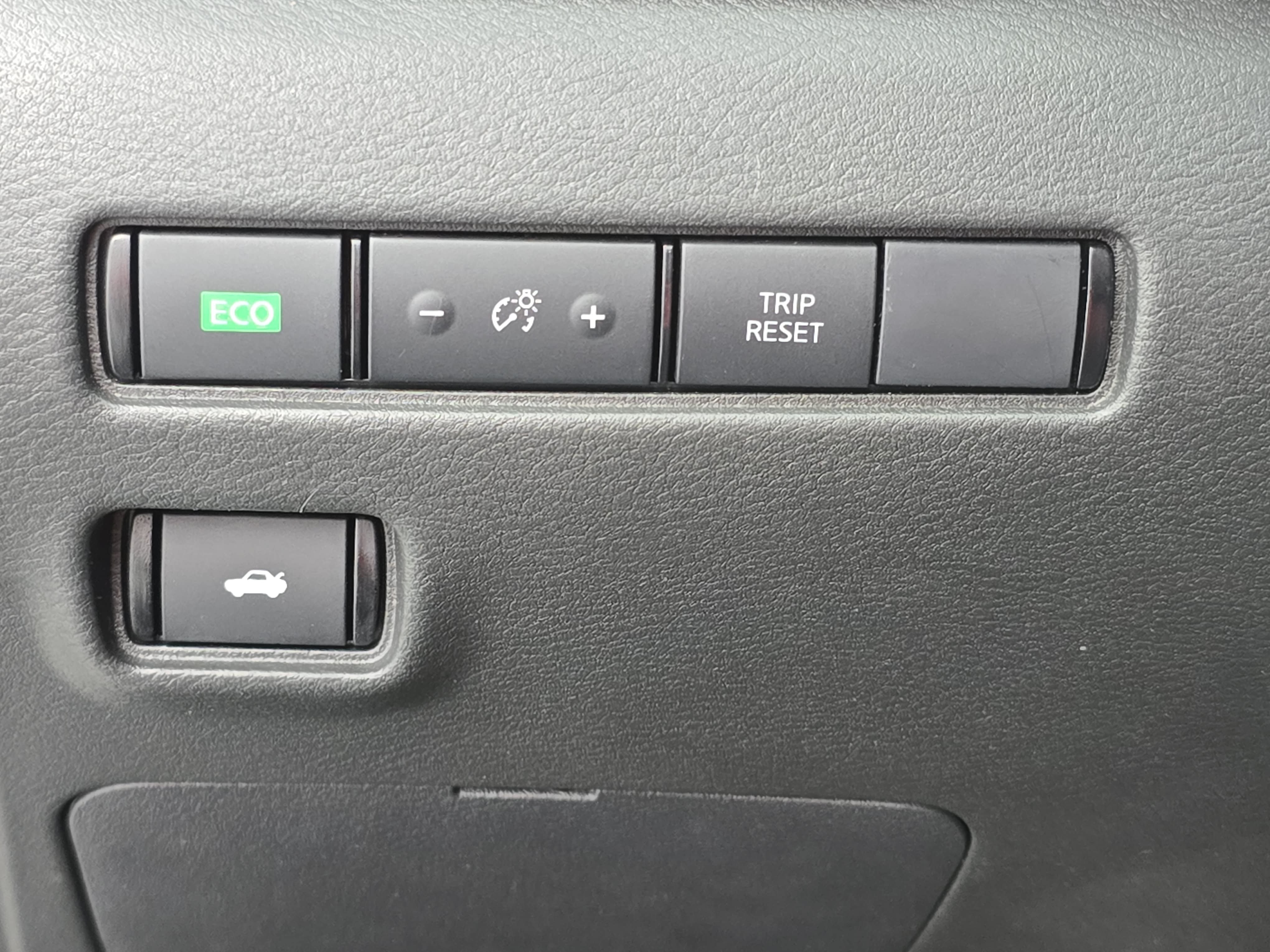 Used 2025 Nissan Sentra SV FWD image 24