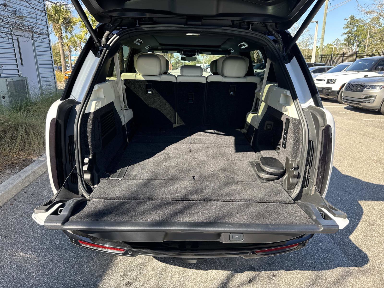 Certified 2024 Land Rover Range Rover Long Wheelbase Autobiography image 11