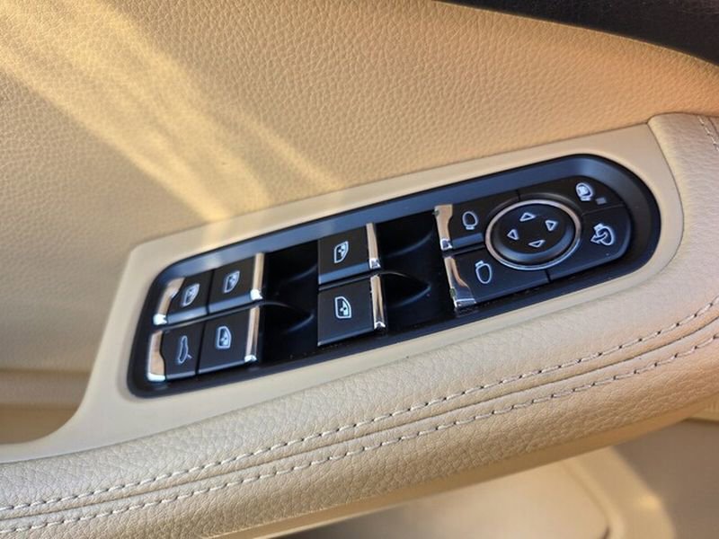 Used 2018 Porsche Macan Sport Edition image 17