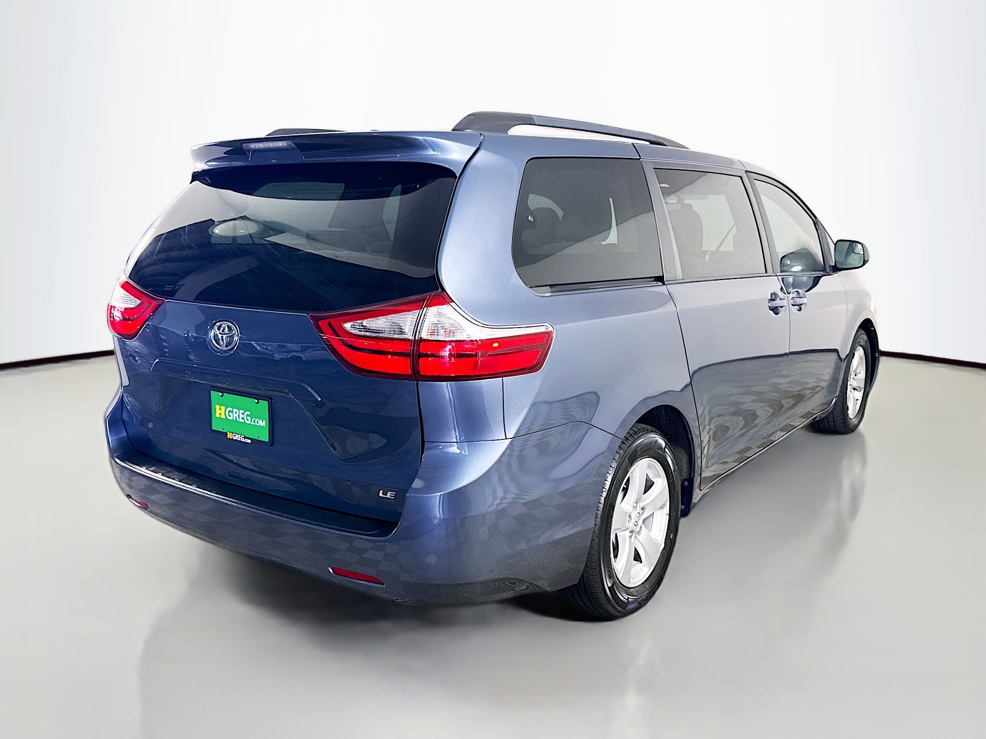 Used 2017 Toyota Sienna LE image 10
