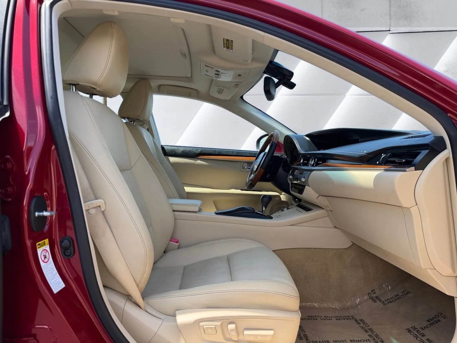 Used 2014 Lexus ES 300h w/ Premium Package w/Bamboo Trim FWD image 10
