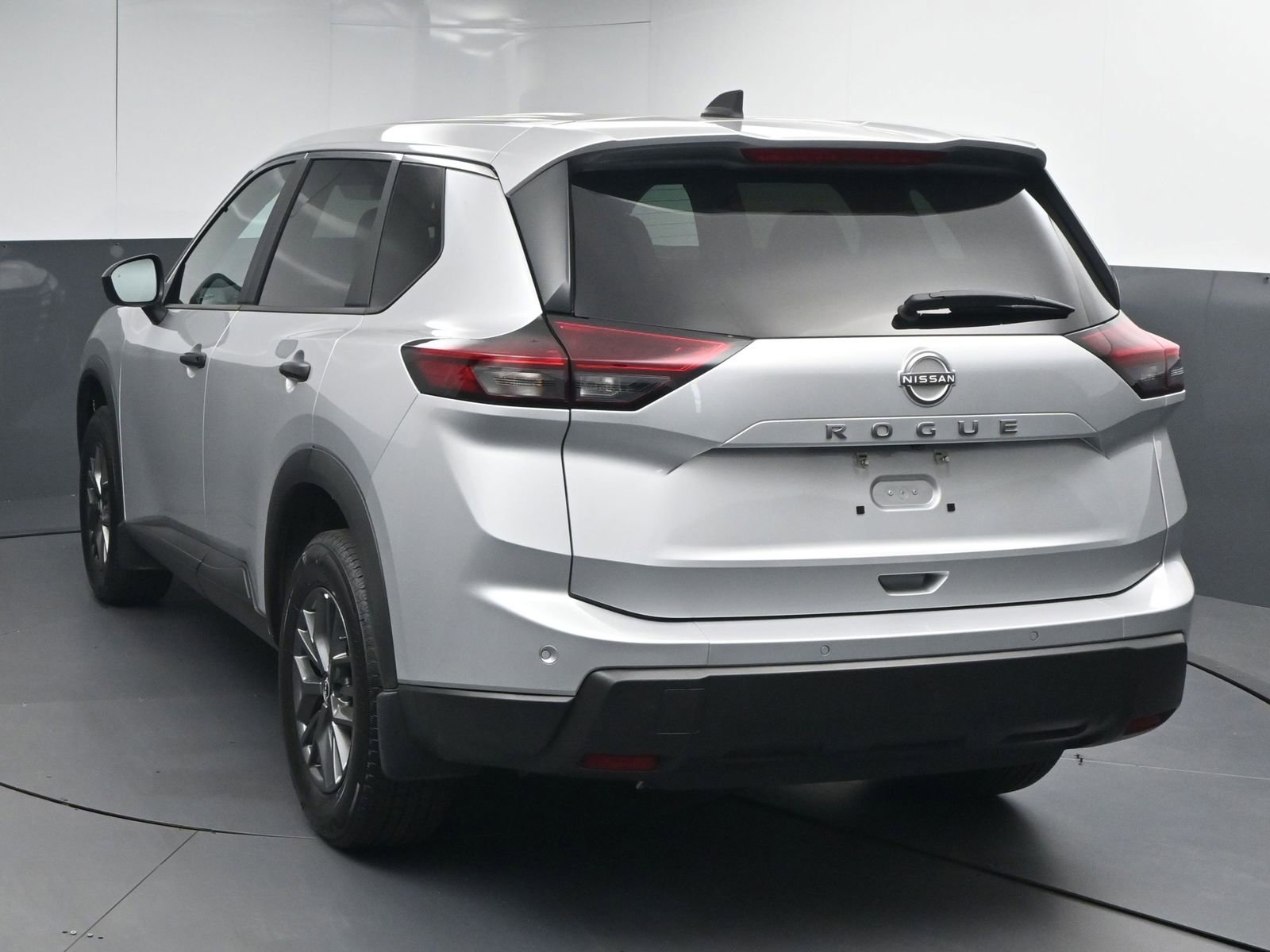 Used 2025 Nissan Rogue S image 6