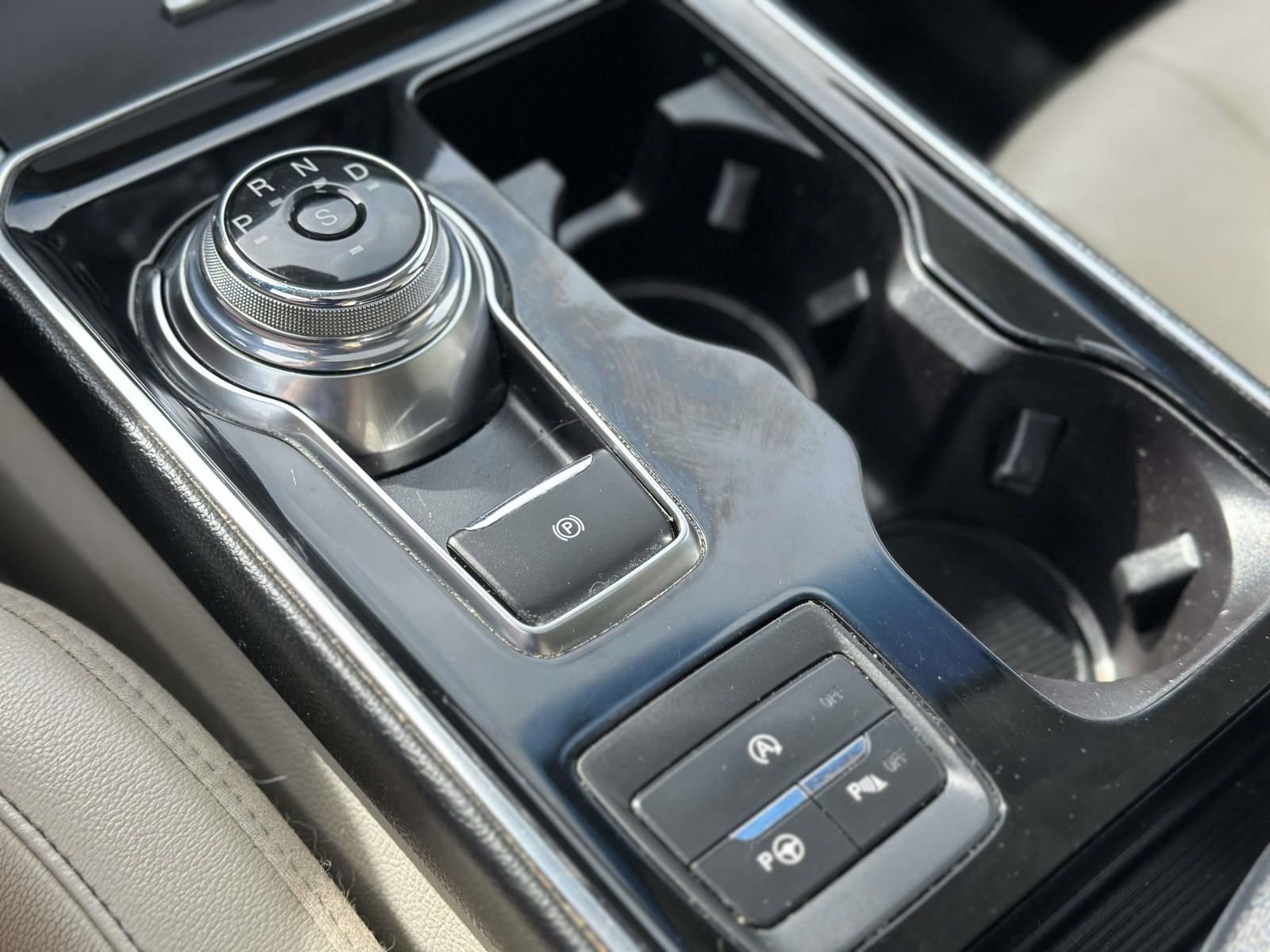 Used 2019 Ford Edge Titanium w/ Equipment Group 301A image 13