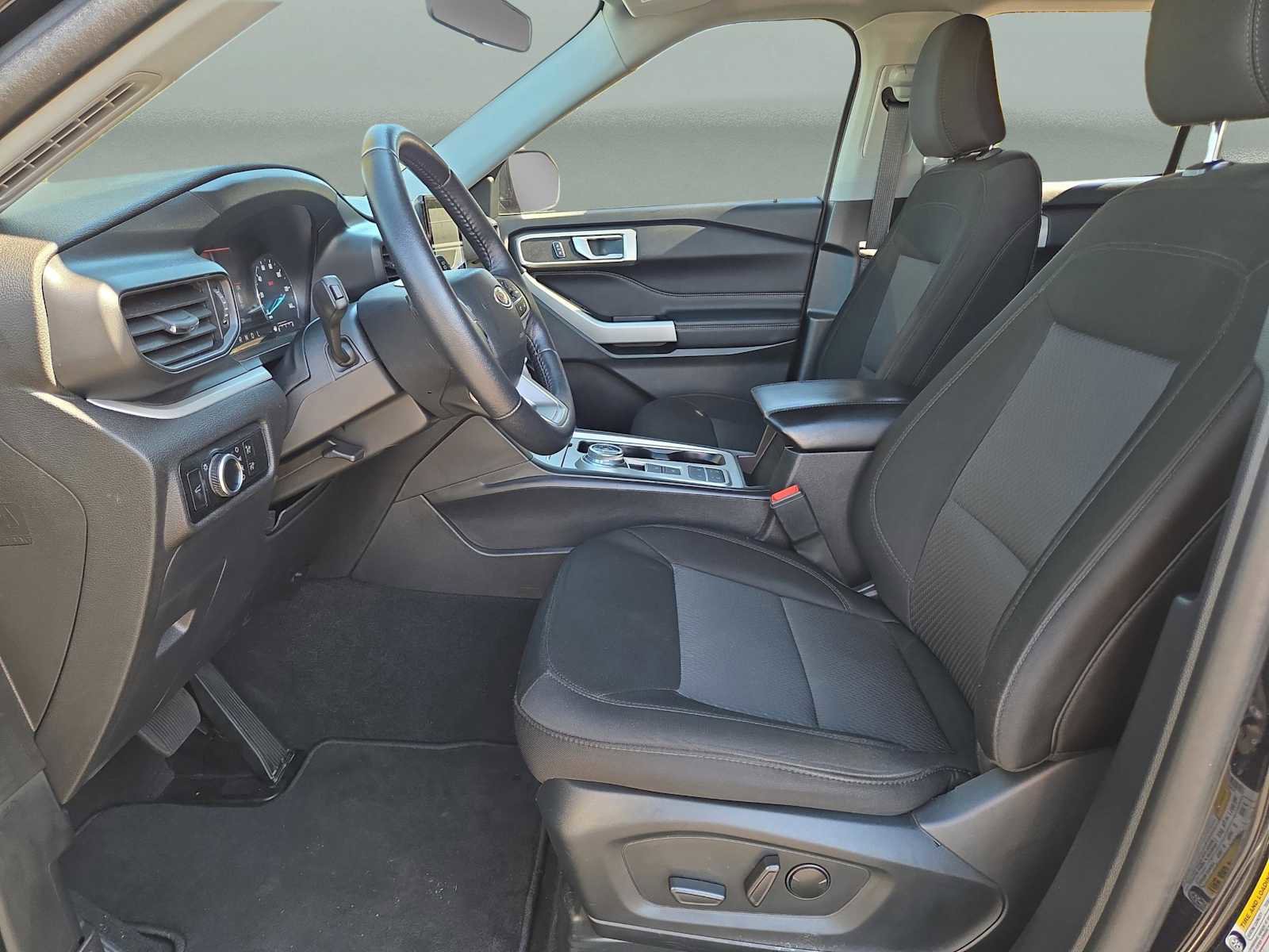 Used 2024 Ford Explorer XLT image 18