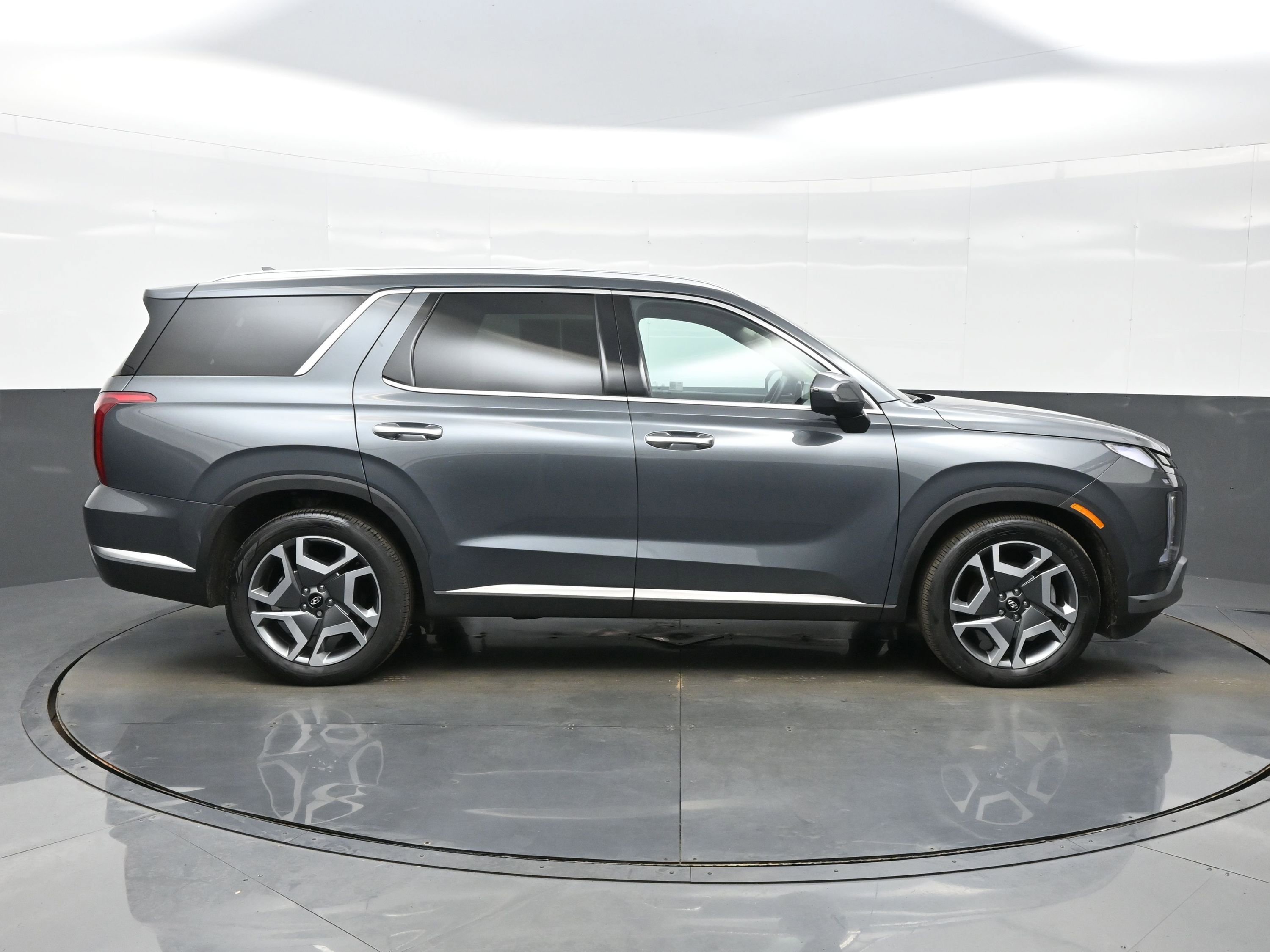 Used 2025 Hyundai Palisade Limited image 7