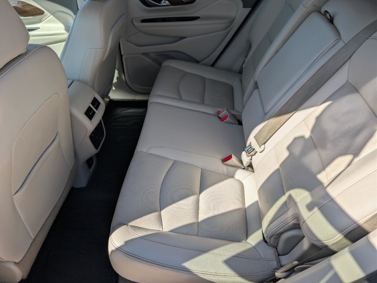 Used 2020 GMC Terrain Denali w/ Denali Premium Package AWD/4WD image 13