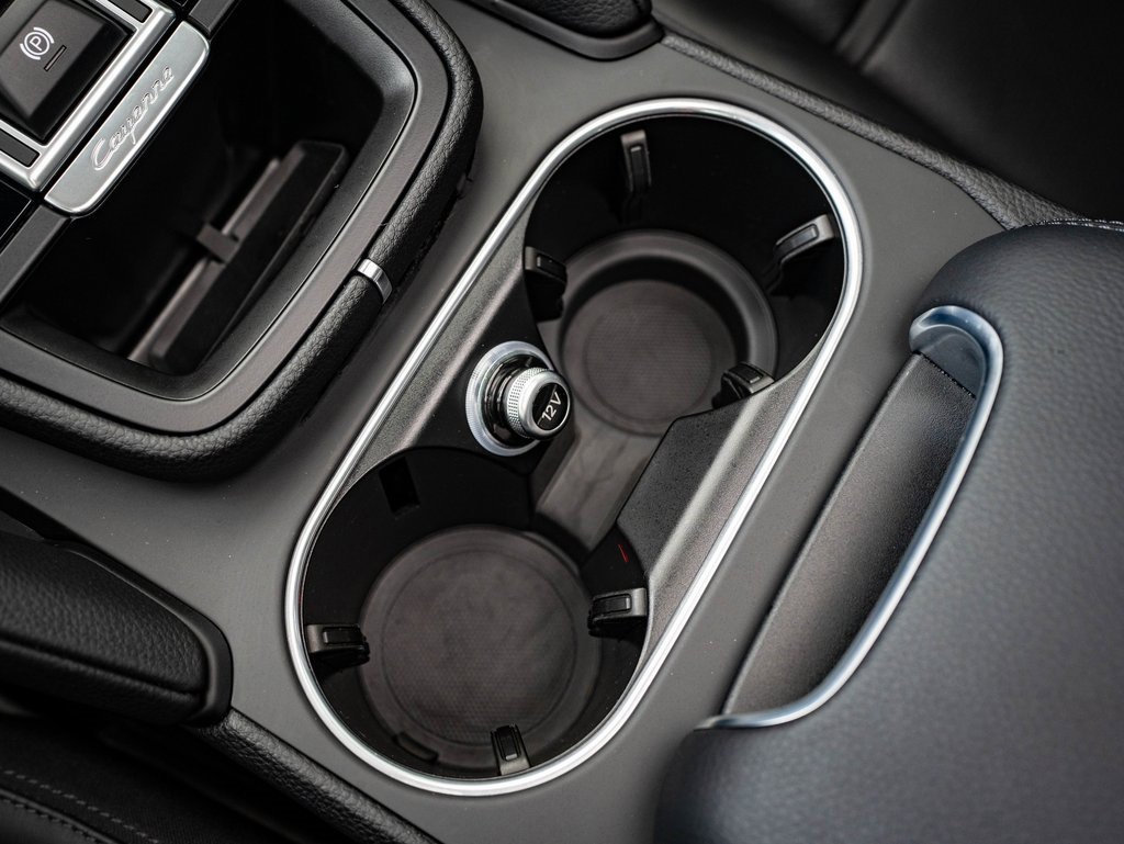 Used 2023 Porsche Cayenne Platinum Edition image 30