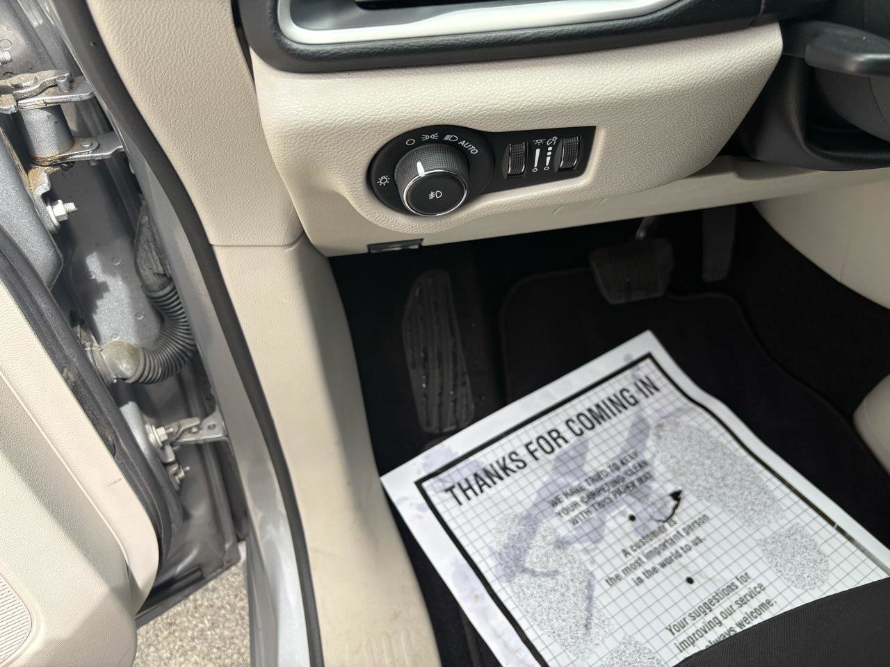 Used 2020 Chrysler Pacifica Touring w/ Advanced Safetytec Group FWD image 12