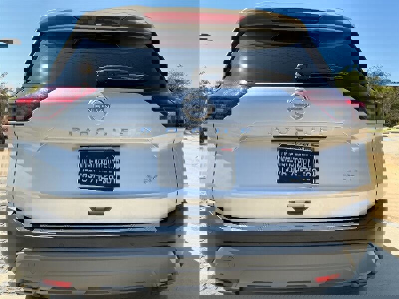 Used 2023 Nissan Rogue SV w/ SV Premium B Package image 16