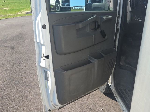Used 2018 GMC Savana 3500 Extended w/ Driver Convenience Package image 18