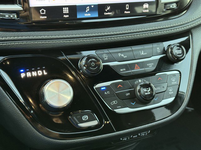 Used 2024 Chrysler Pacifica Touring image 16