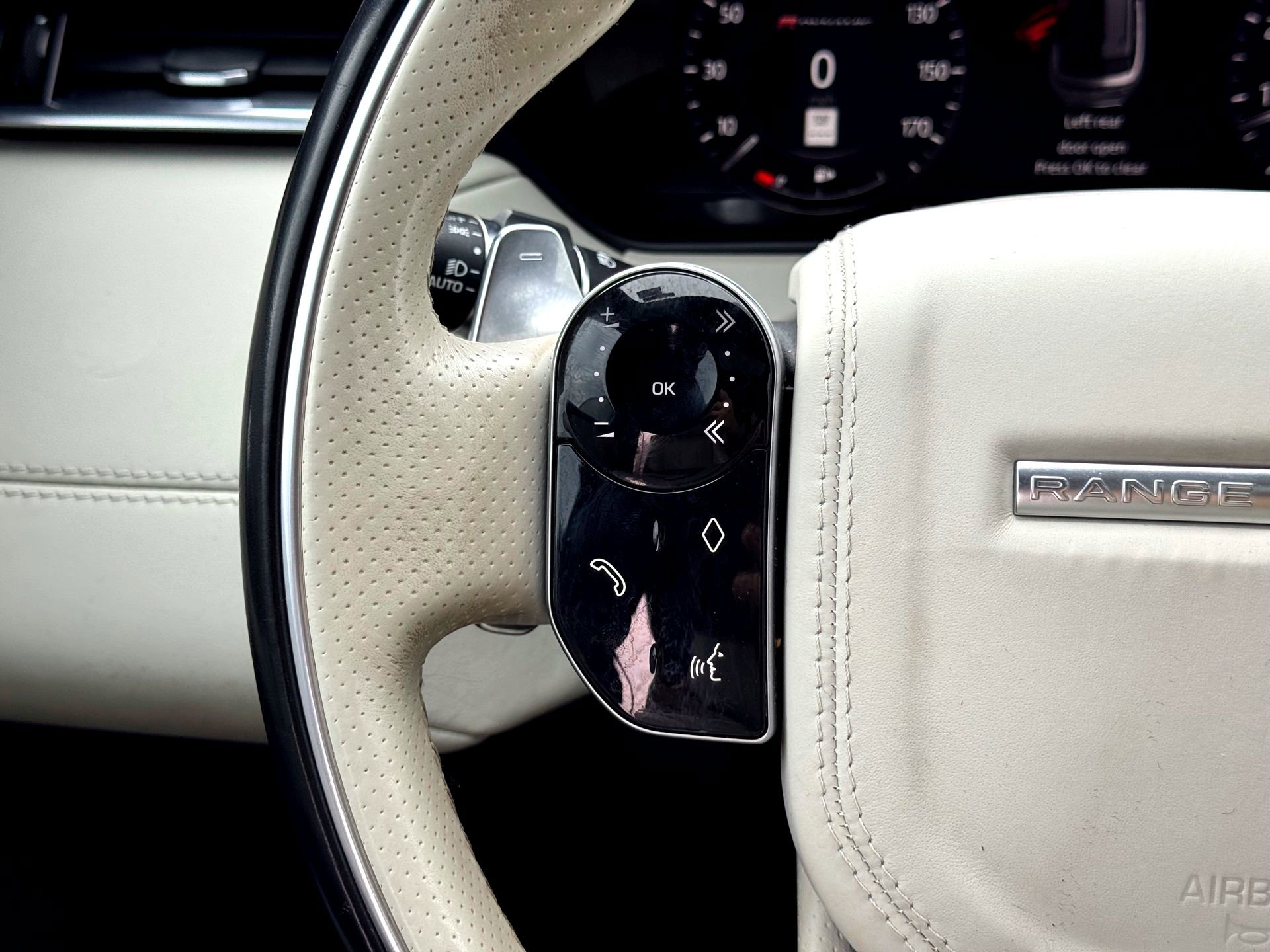 Used 2018 Land Rover Range Rover Velar image 27