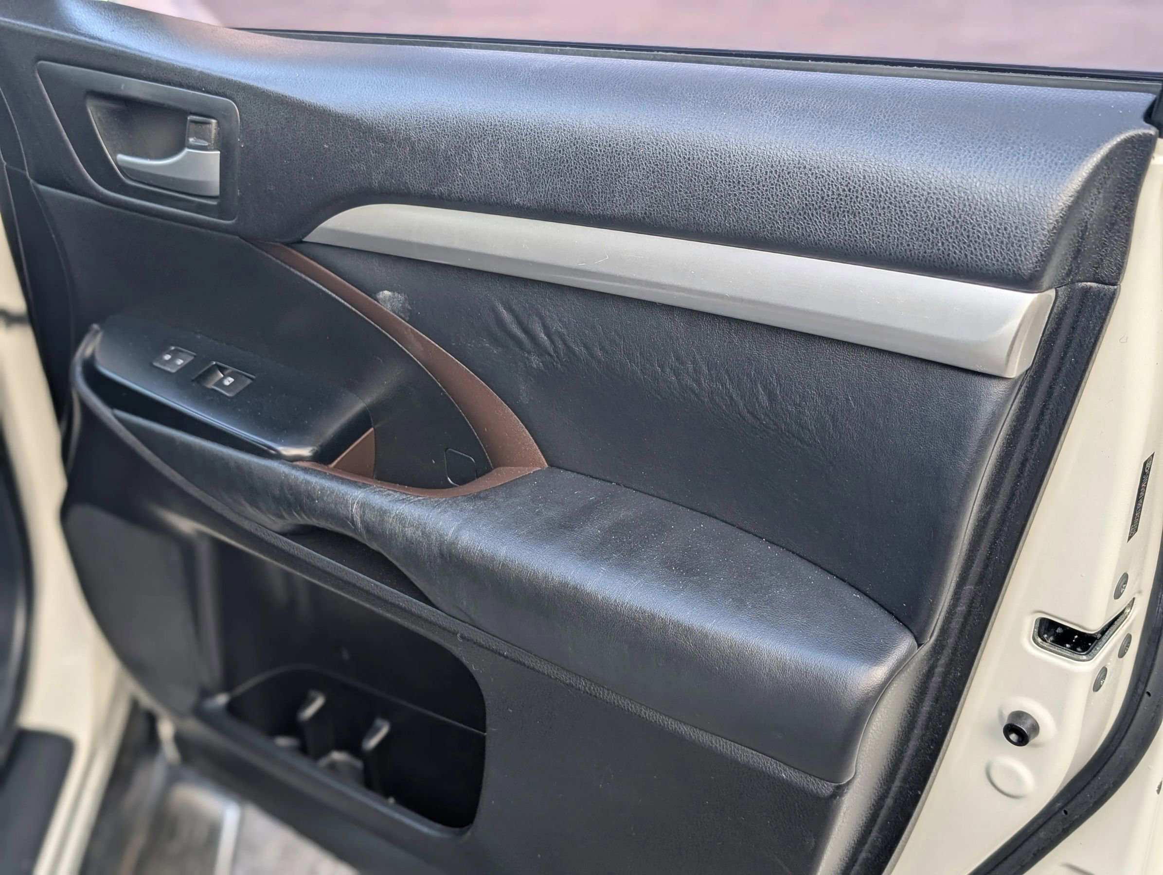 Used 2014 Toyota Highlander XLE FWD image 26