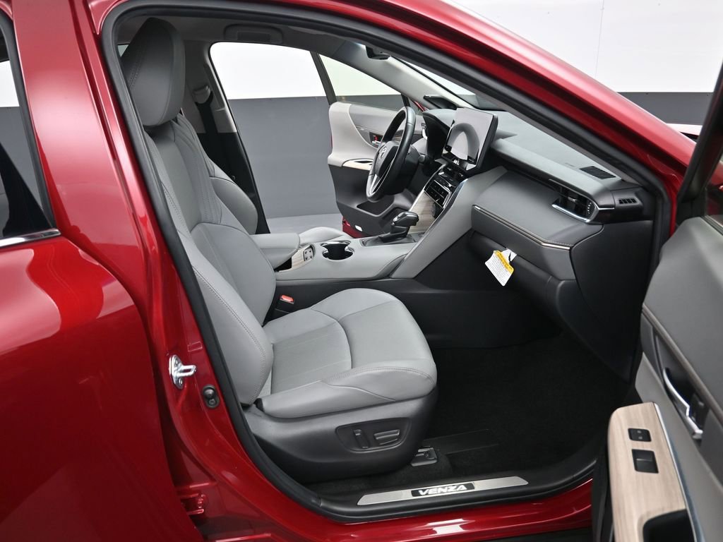 Used 2021 Toyota Venza XLE w/ Softex Package image 37