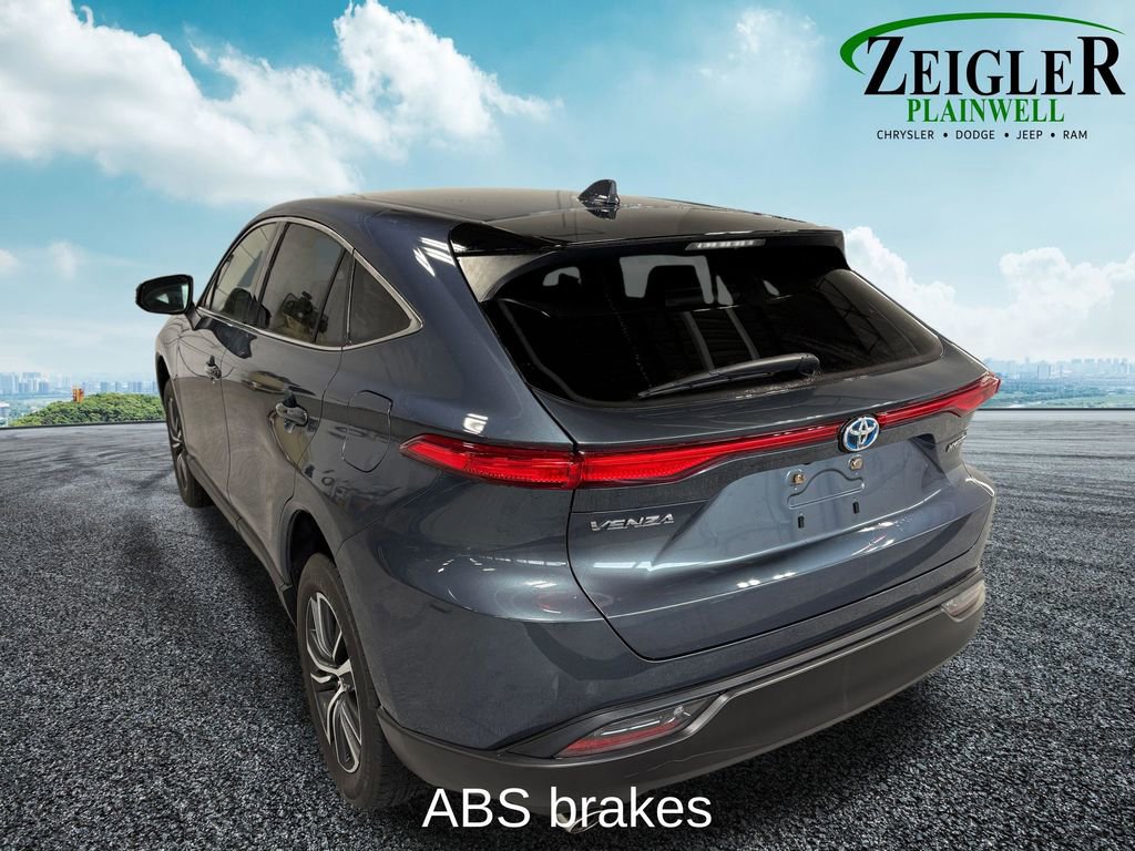Used 2022 Toyota Venza LE image 6