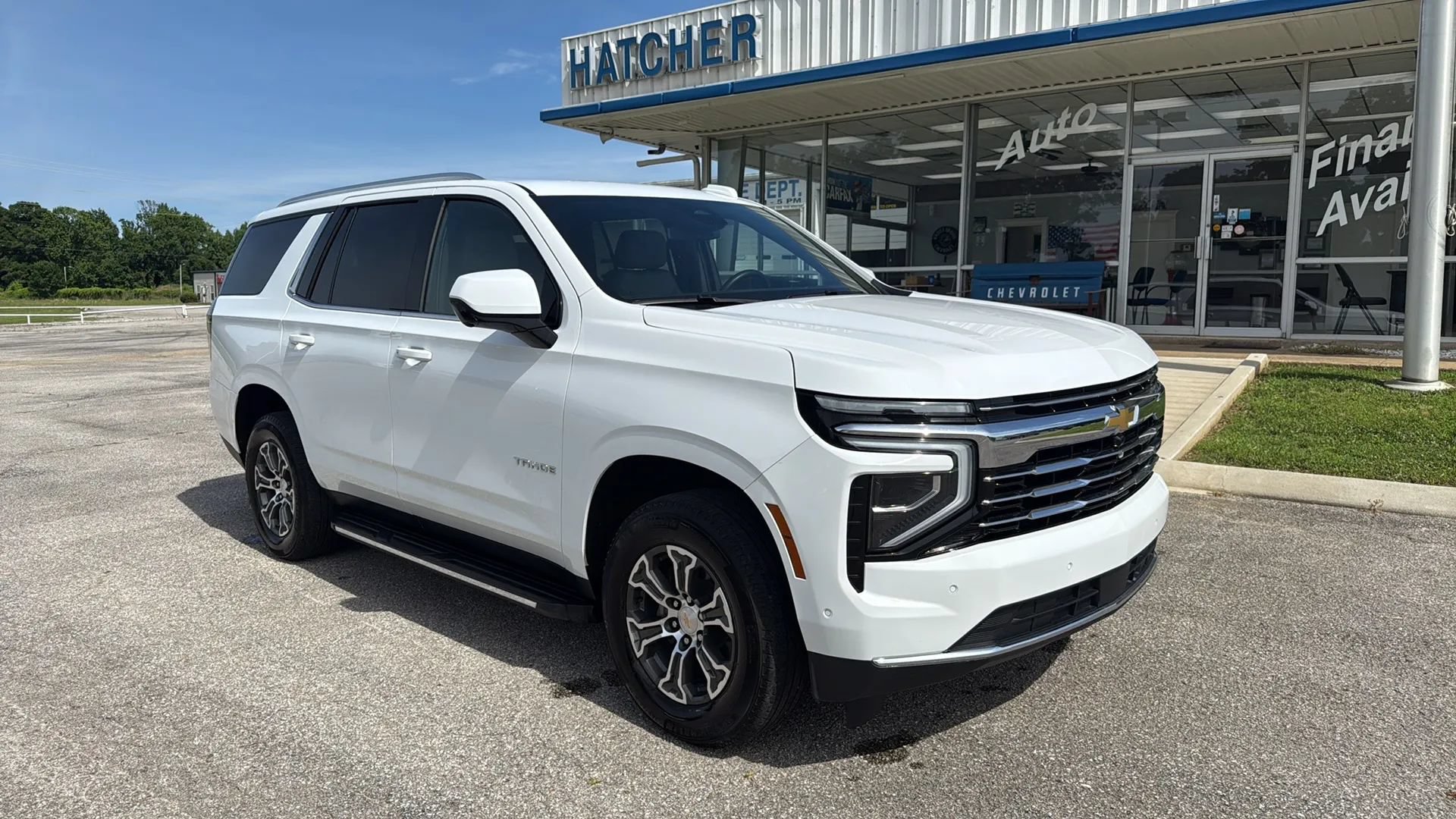 Used 2025 Chevrolet Tahoe LT RWD image 1