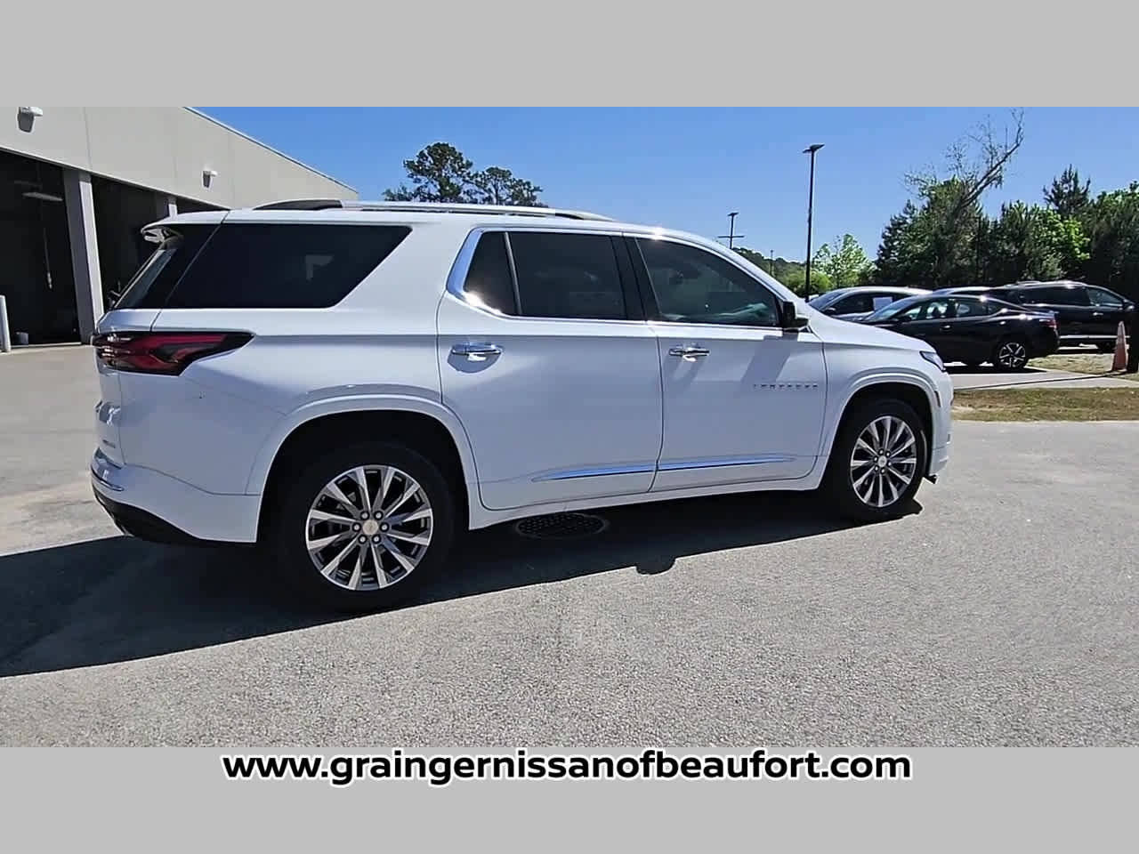 Used 2023 Chevrolet Traverse Premier FWD image 34