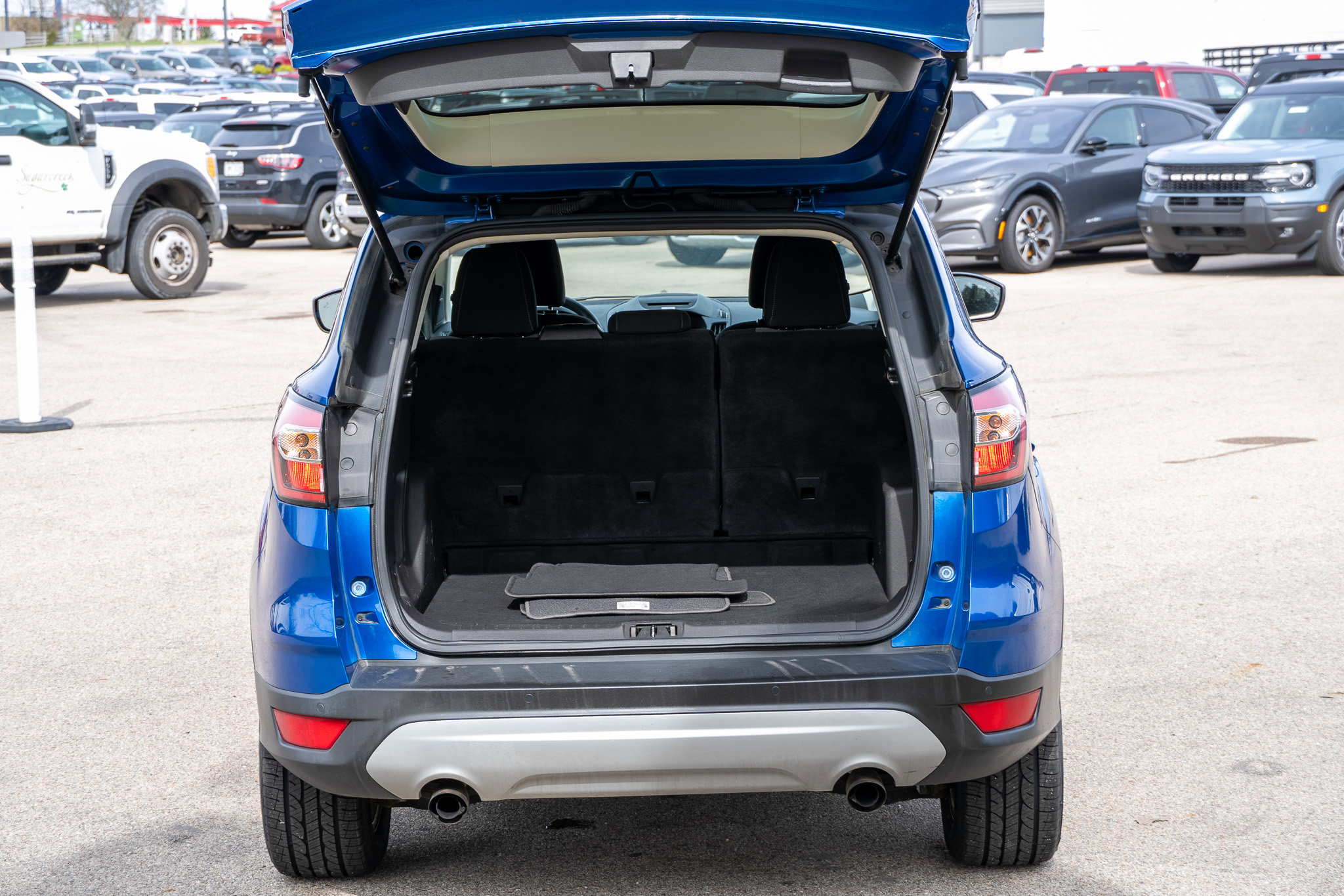 Used 2017 Ford Escape SE w/ Equipment Group 201A image 18