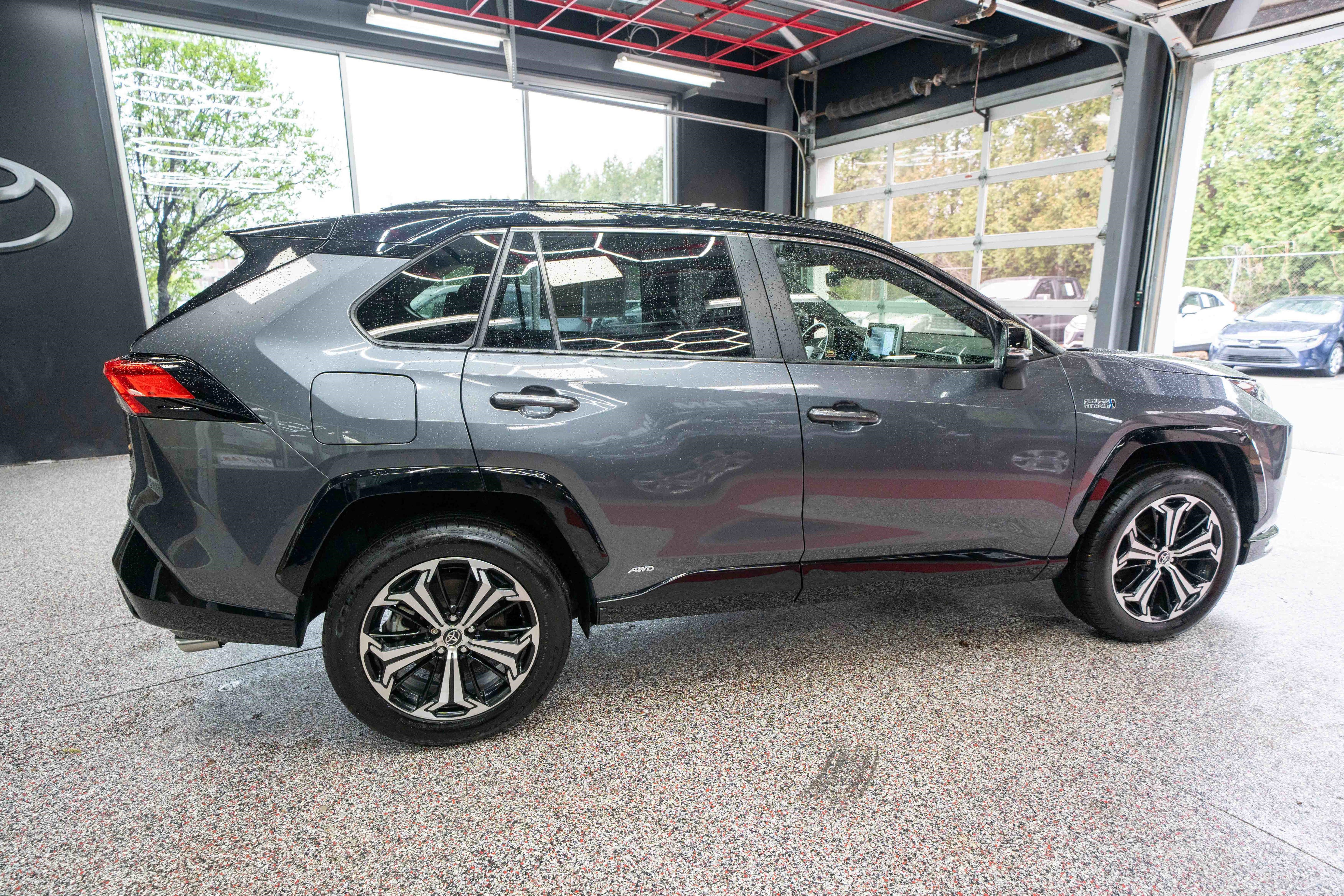 Used 2021 Toyota RAV4 XSE w/ Weather Package image 4