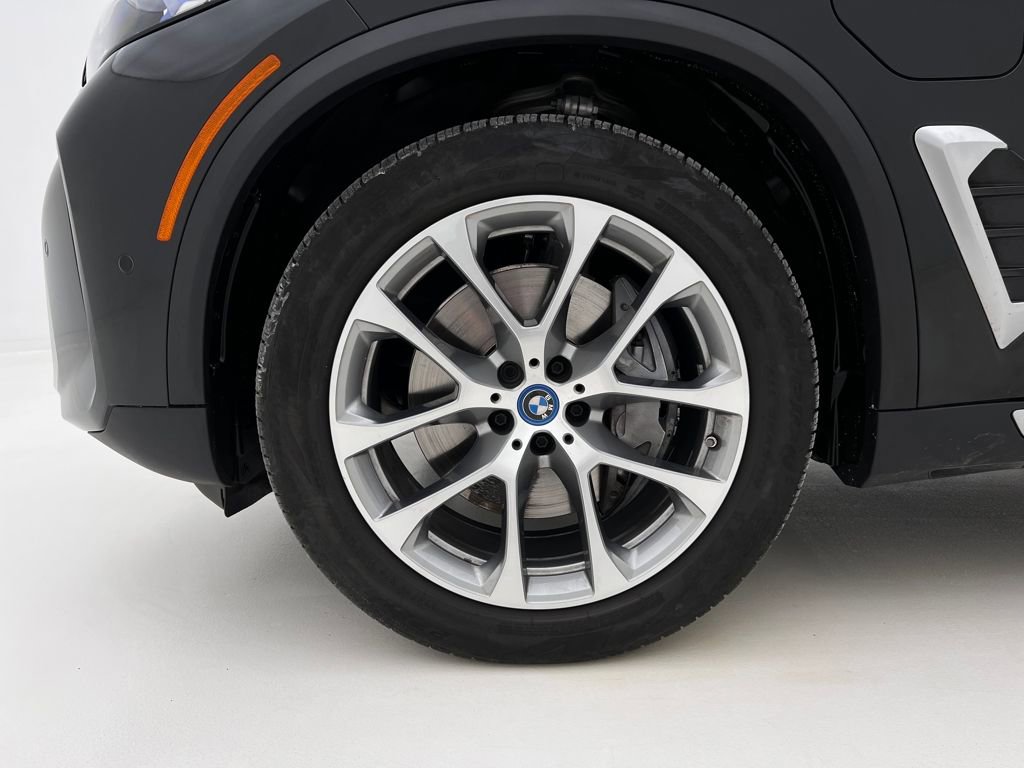 Certified 2025 BMW X5 xDrive50e w/ Premium Package image 27