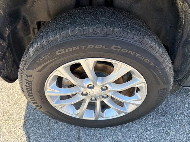 Used 2019 Jeep Cherokee Latitude w/ Popular Appearance Group FWD image 17