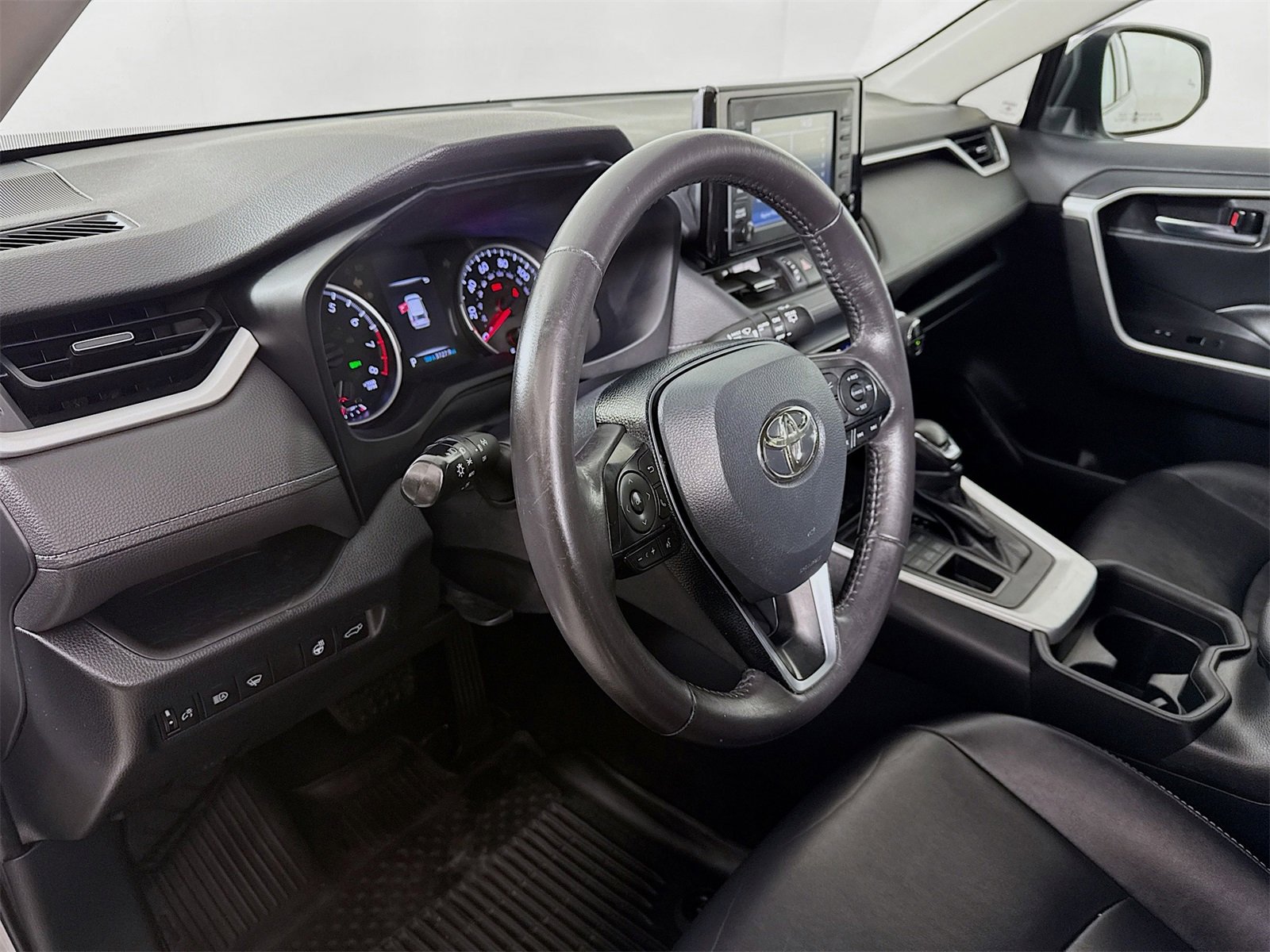 Used 2019 Toyota RAV4 XLE Premium image 7