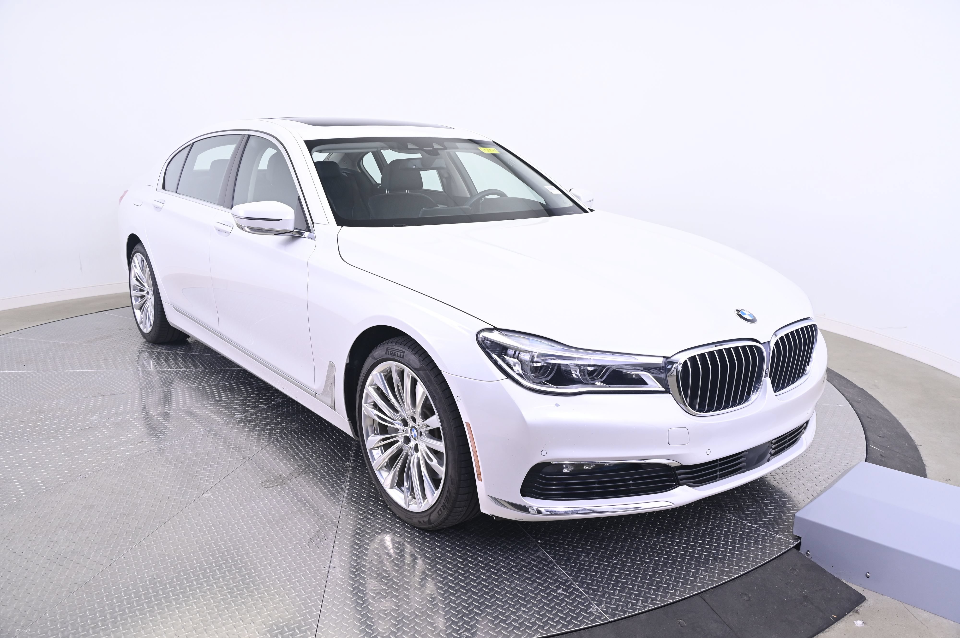 Used 2018 BMW 750i xDrive AWD/4WD image 9