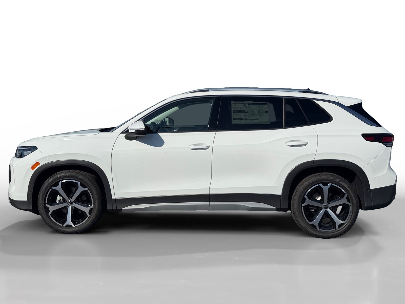 New 2026 Volkswagen Tiguan SE FWD image 2