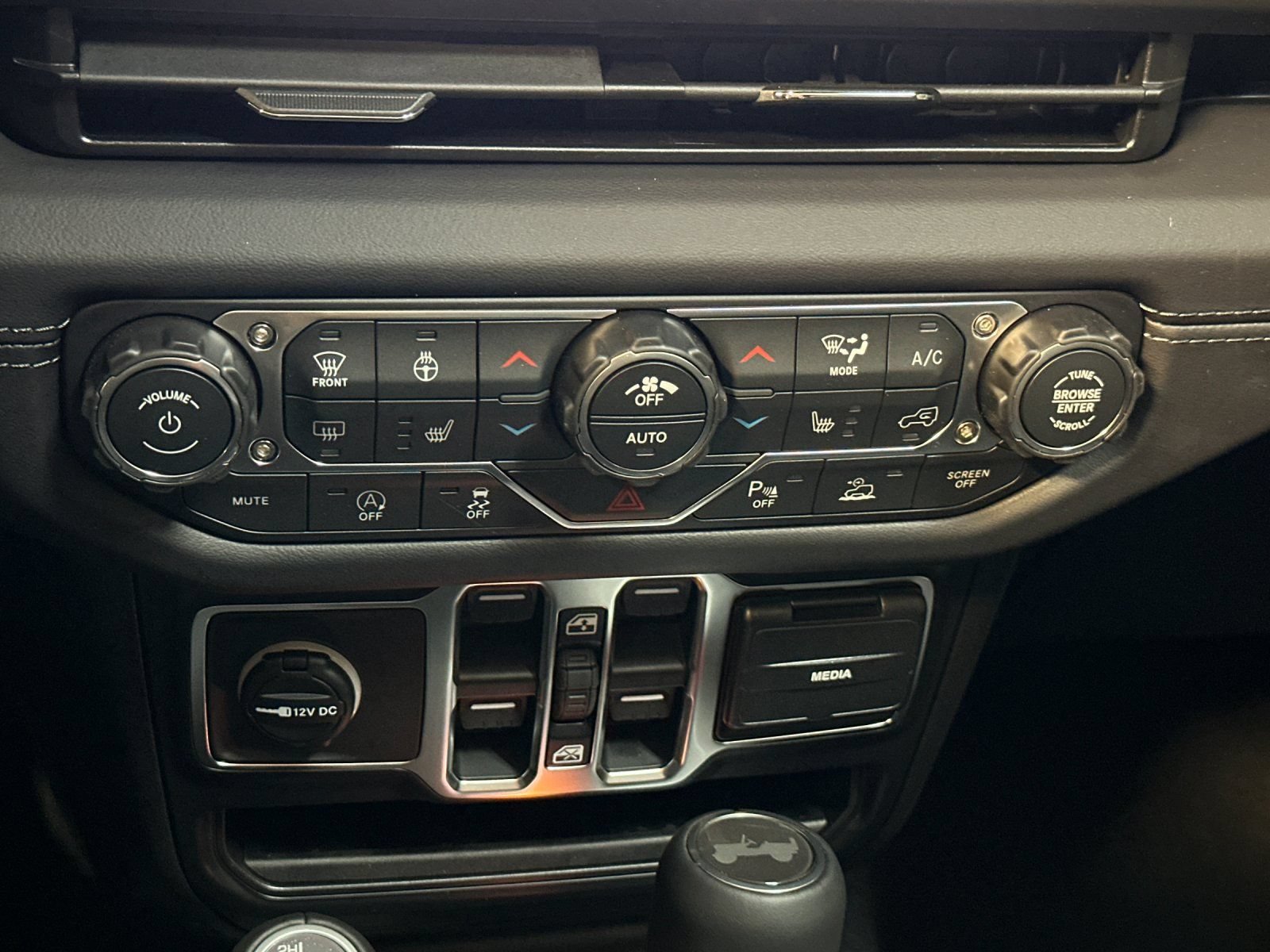 New 2026 Jeep Wrangler Unlimited Sahara AWD/4WD image 20