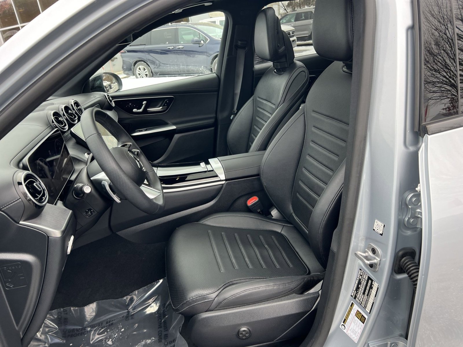 Used 2025 Mercedes-Benz GLC 350e 4MATIC image 13