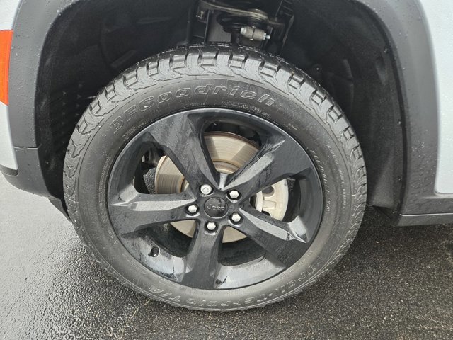 Used 2022 Jeep Grand Cherokee L Limited w/ Black Appearance Package image 48