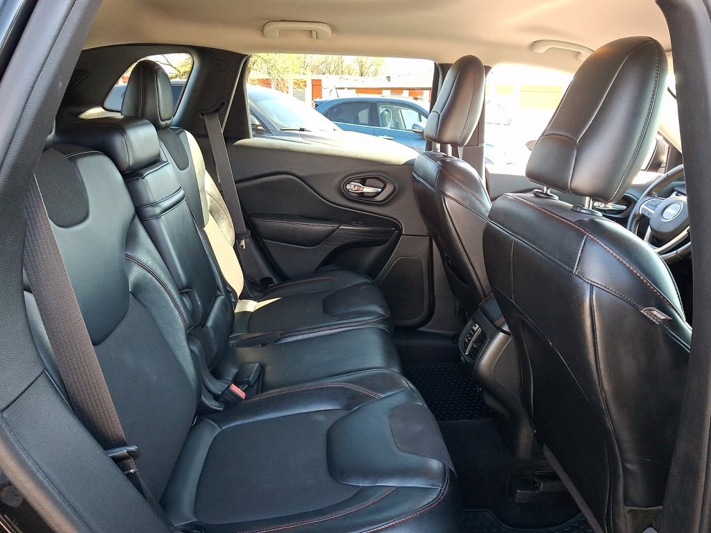 Used 2014 Jeep Cherokee Trailhawk image 15