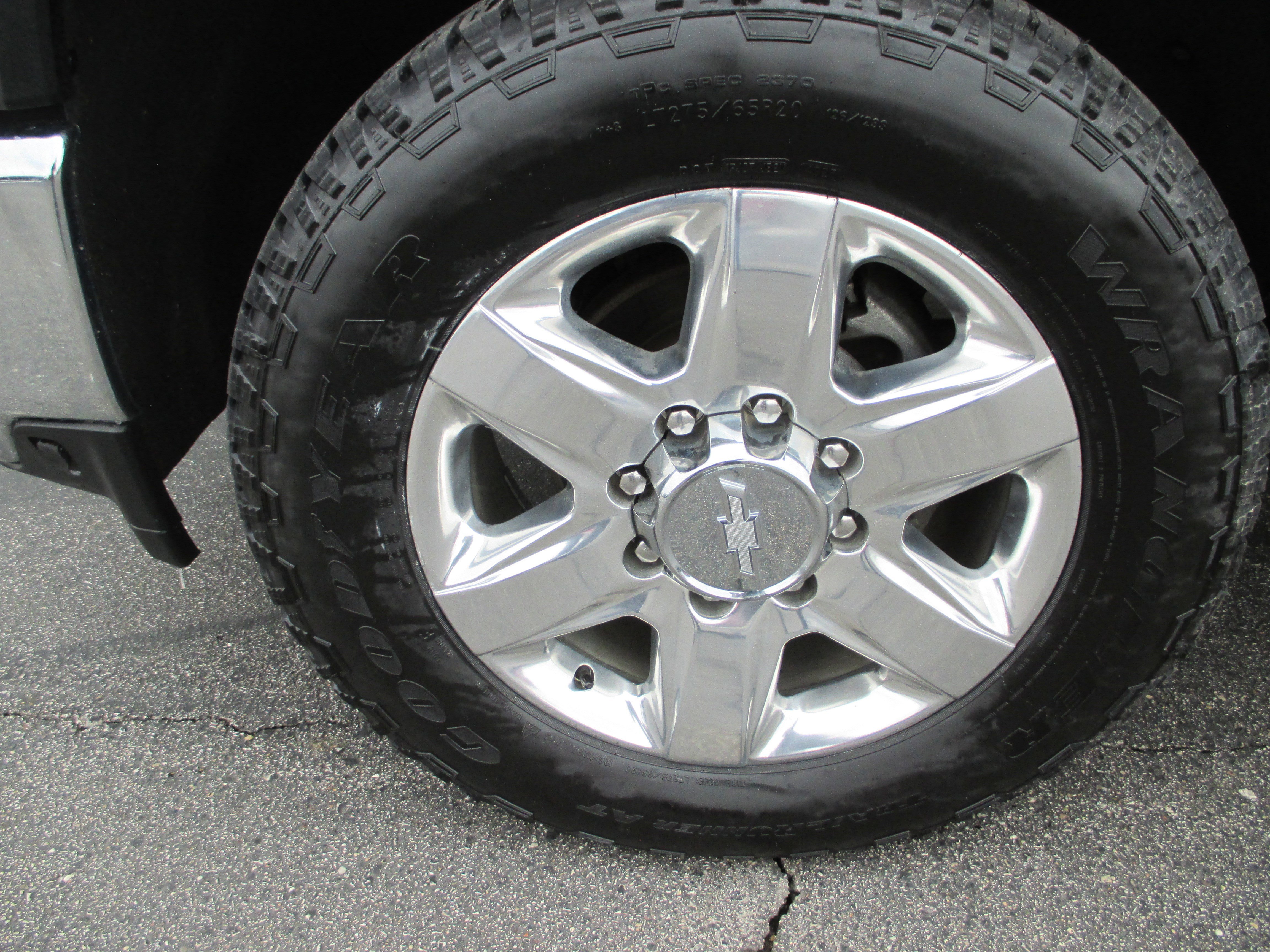 Used 2020 Chevrolet Silverado 2500 LTZ w/ LTZ Premium Package image 9