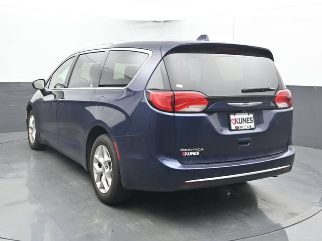 Used 2017 Chrysler Pacifica Touring Plus w/ Tire & Wheel Group FWD image 10