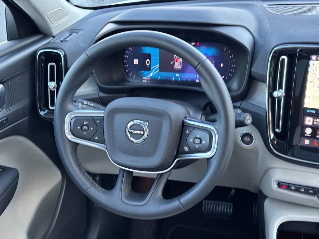 Used 2023 Volvo XC40 B5 Plus AWD/4WD image 12