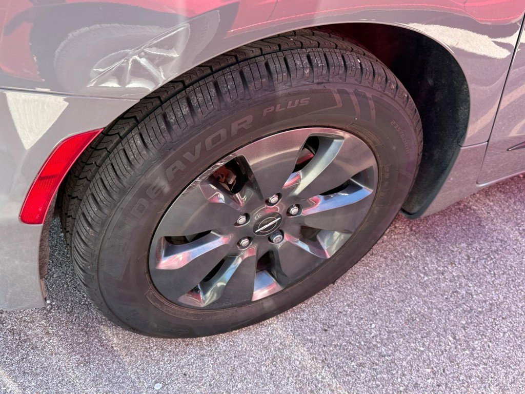 Used 2020 Chrysler Pacifica Limited w/ Advanced Safetytec Group image 7