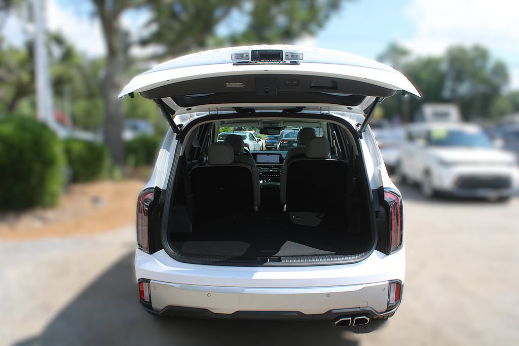 Certified 2024 Kia Telluride EX w/ EX Captain's Chair Package FWD image 9