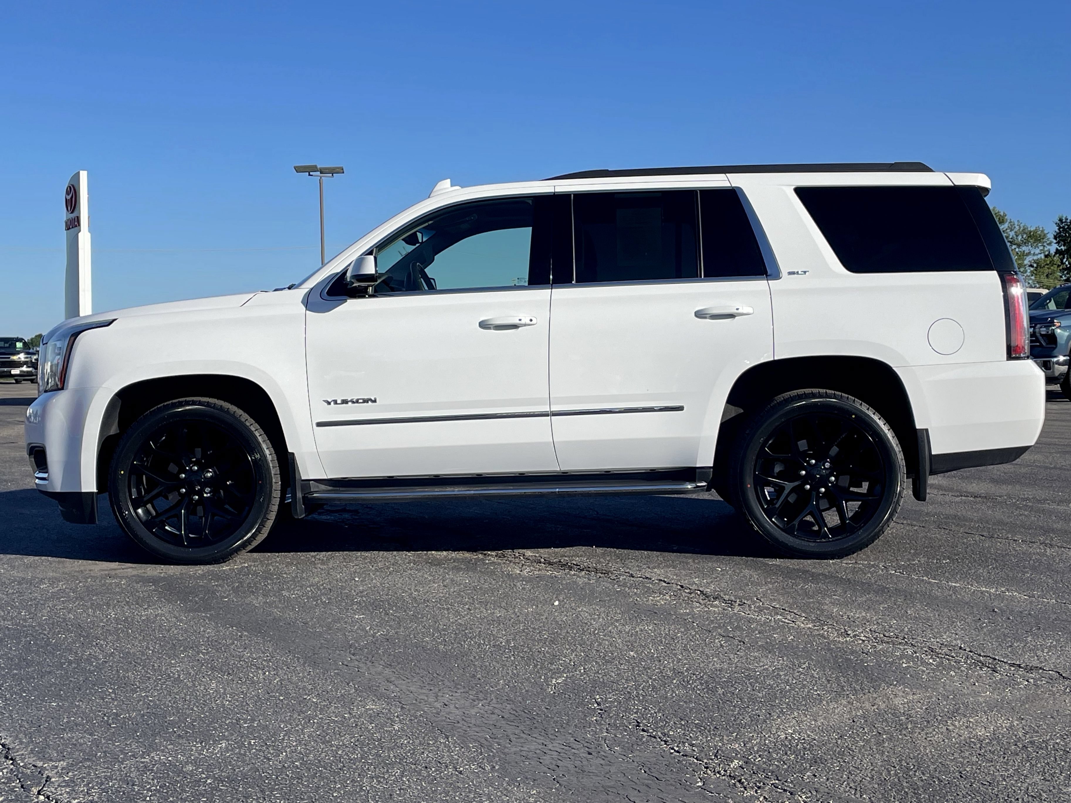 Certified 2019 GMC Yukon SLT w/ Premium Edition AWD/4WD image 7