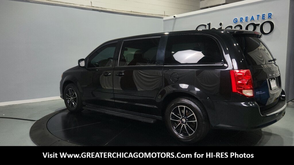 Used 2015 Dodge Grand Caravan SXT w/ Blacktop Package FWD image 9