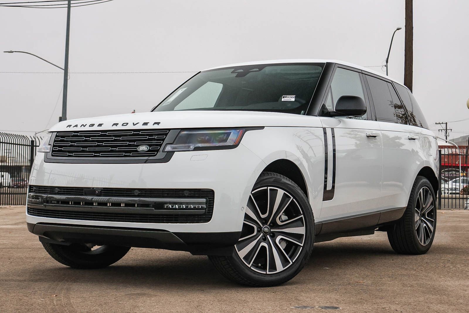 New 2025 Land Rover Range Rover SE