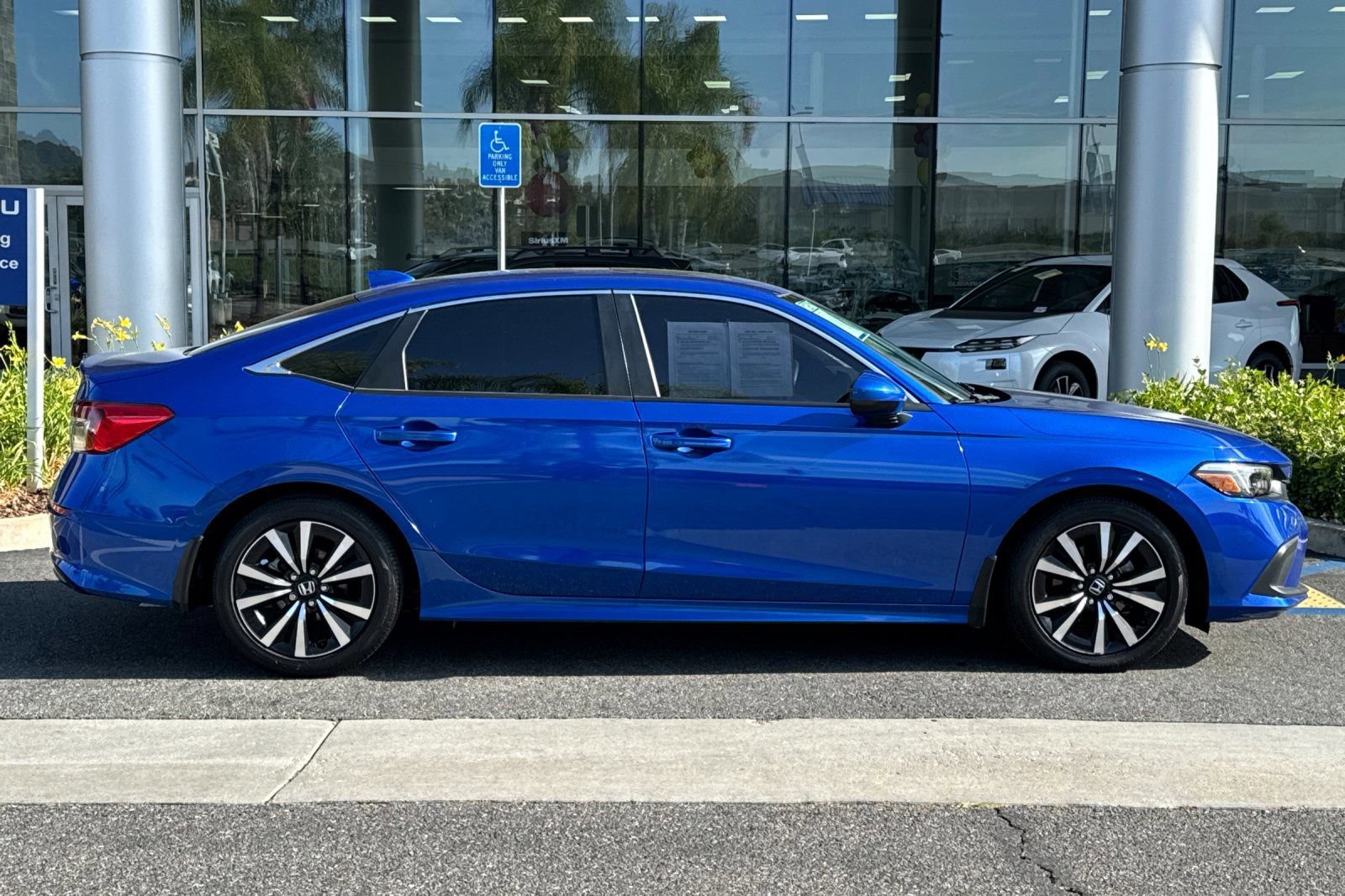 Used 2023 Honda Civic EX image 3