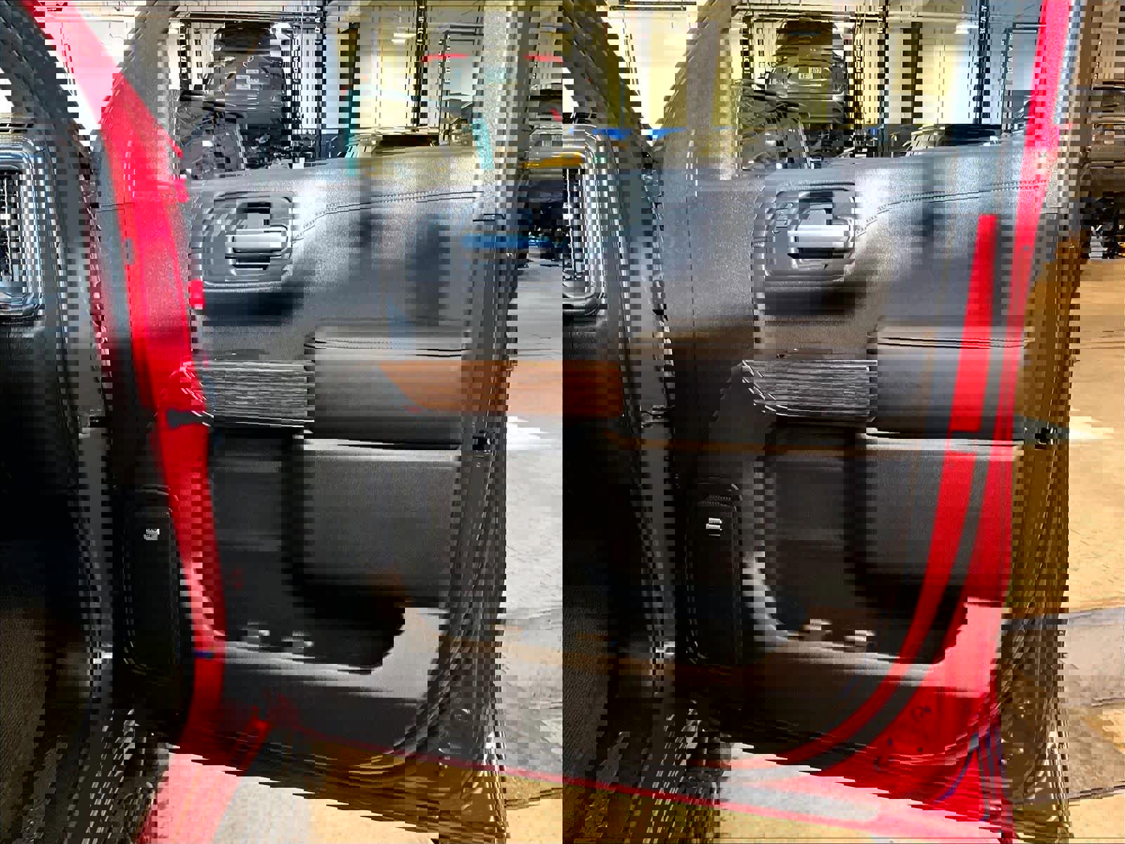 Used 2020 Chevrolet Silverado 1500 High Country w/ Technology Package image 12