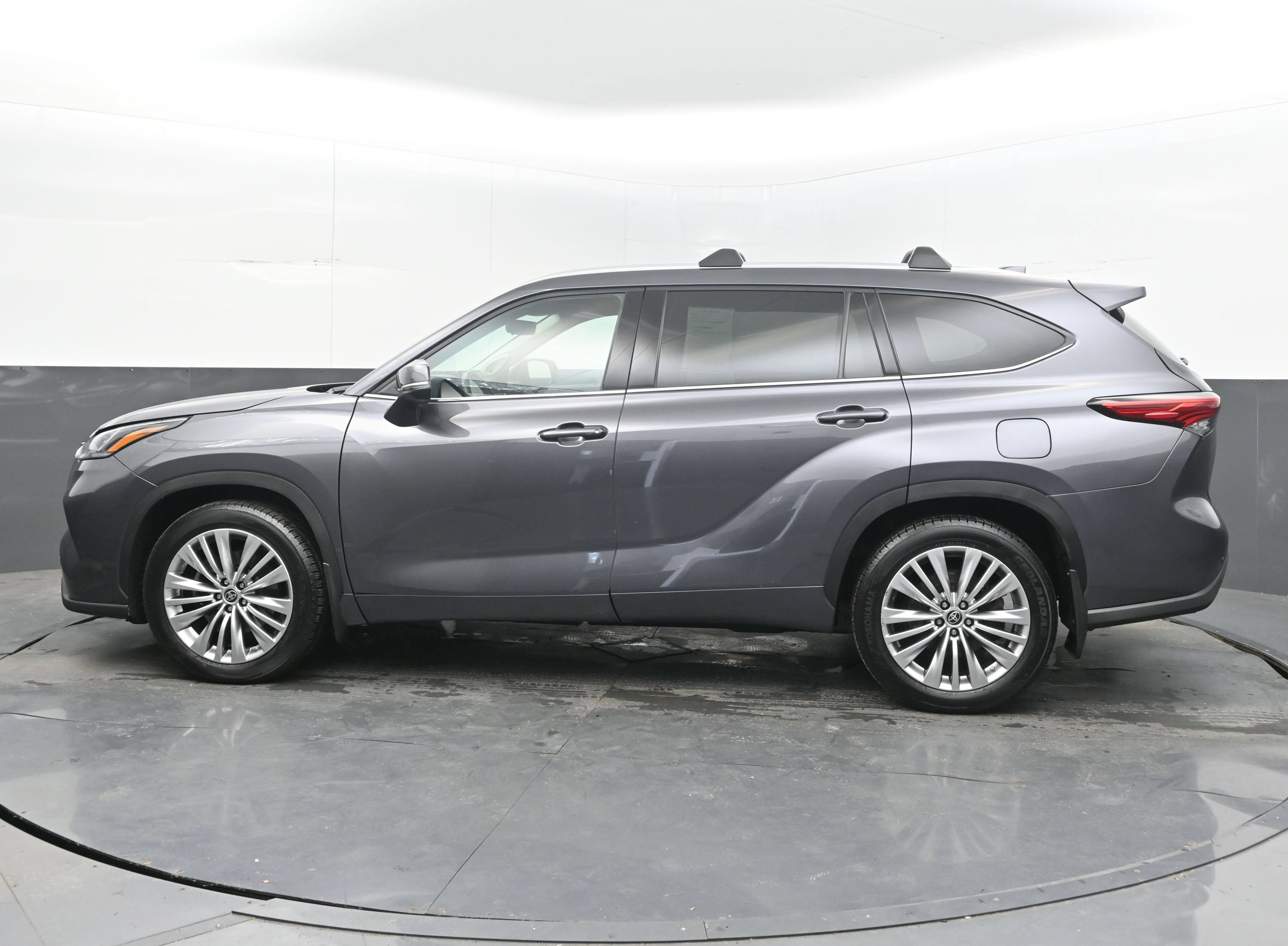 Used 2022 Toyota Highlander Platinum AWD/4WD image 5