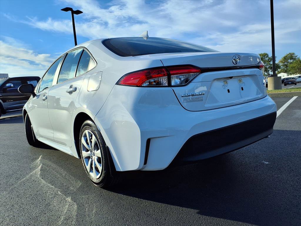 Used 2025 Toyota Corolla LE image 25