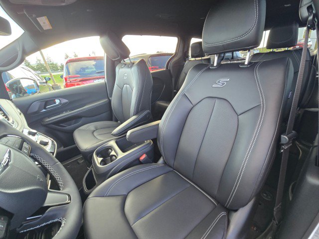 New 2026 Chrysler Pacifica Select w/ S Appearance Package FWD image 25