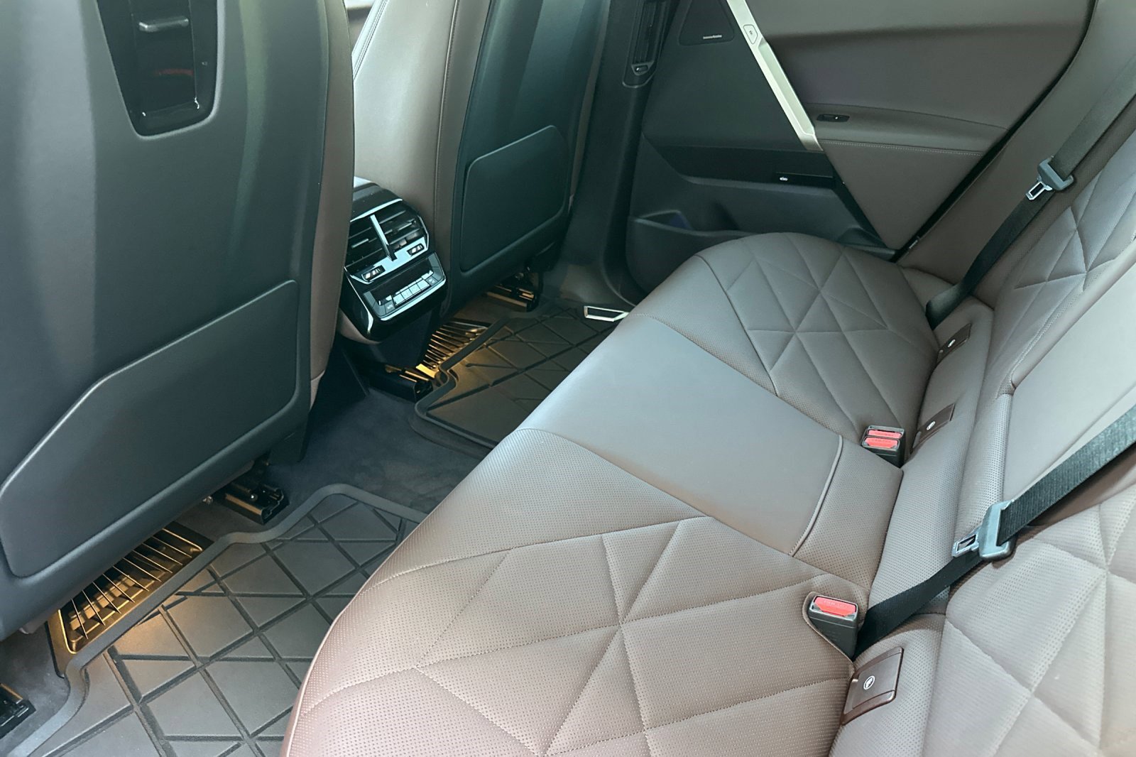 Certified 2024 BMW iX xDrive50 w/ Premium Package image 15