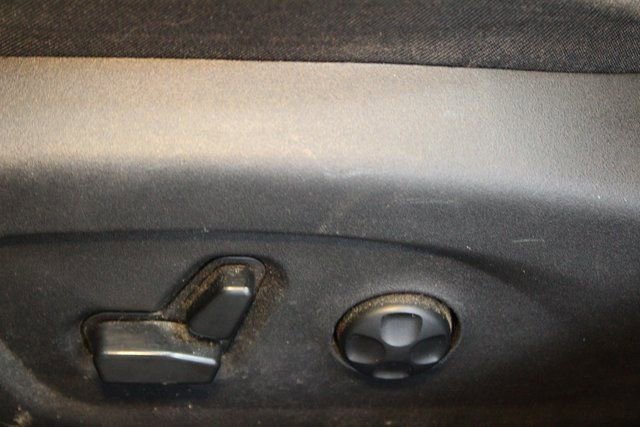 Used 2016 Chrysler 200 Limited image 18