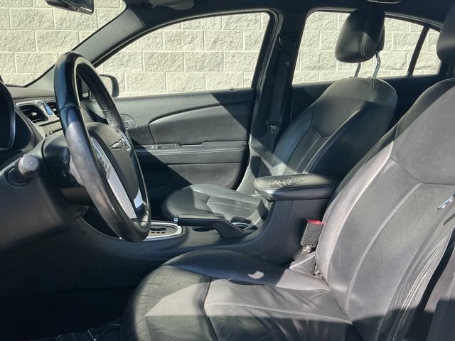 Used 2011 Chrysler 200 Limited FWD image 13